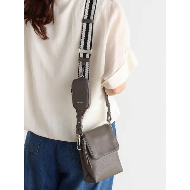 ボトムエンボスショルダーバッグ（Greige、Black） （グレージュ）