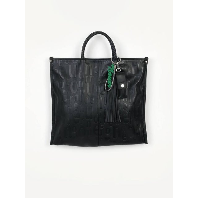 エンボスロゴトートバッグ(greige,black) （ブラック）