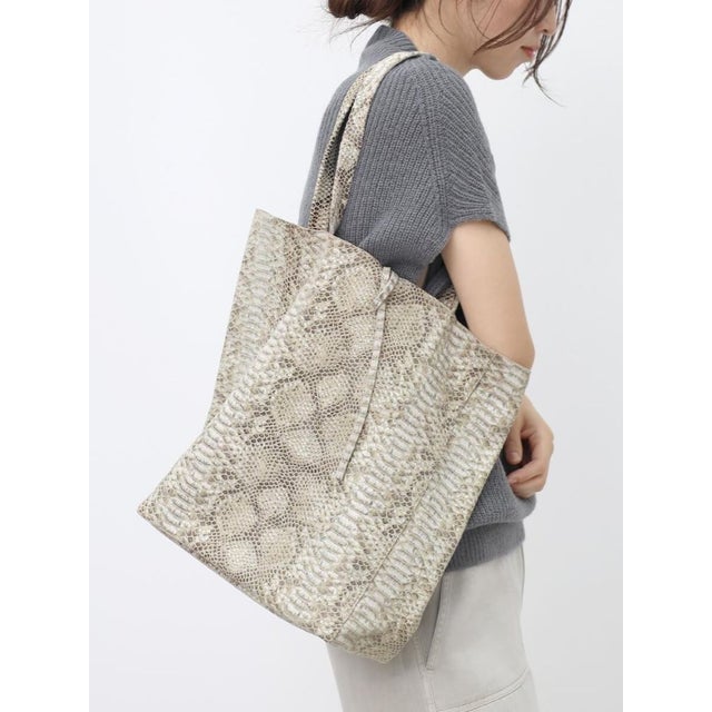 PYTHON LEATHER TOTE BAG （ベージュ）
