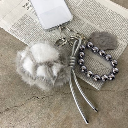 肉球ファーチャームストラップ （ベージュ）｜詳細画像