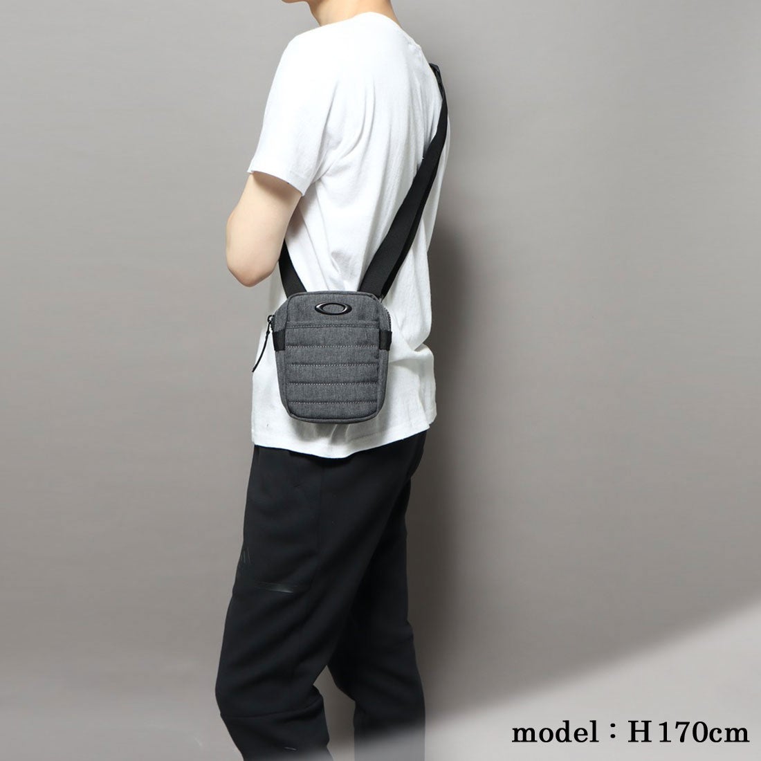 オークリー OAKLEY ショルダーバッグ ENDURO SMALL SHOULDER BAG FOS900297 （ブラック）