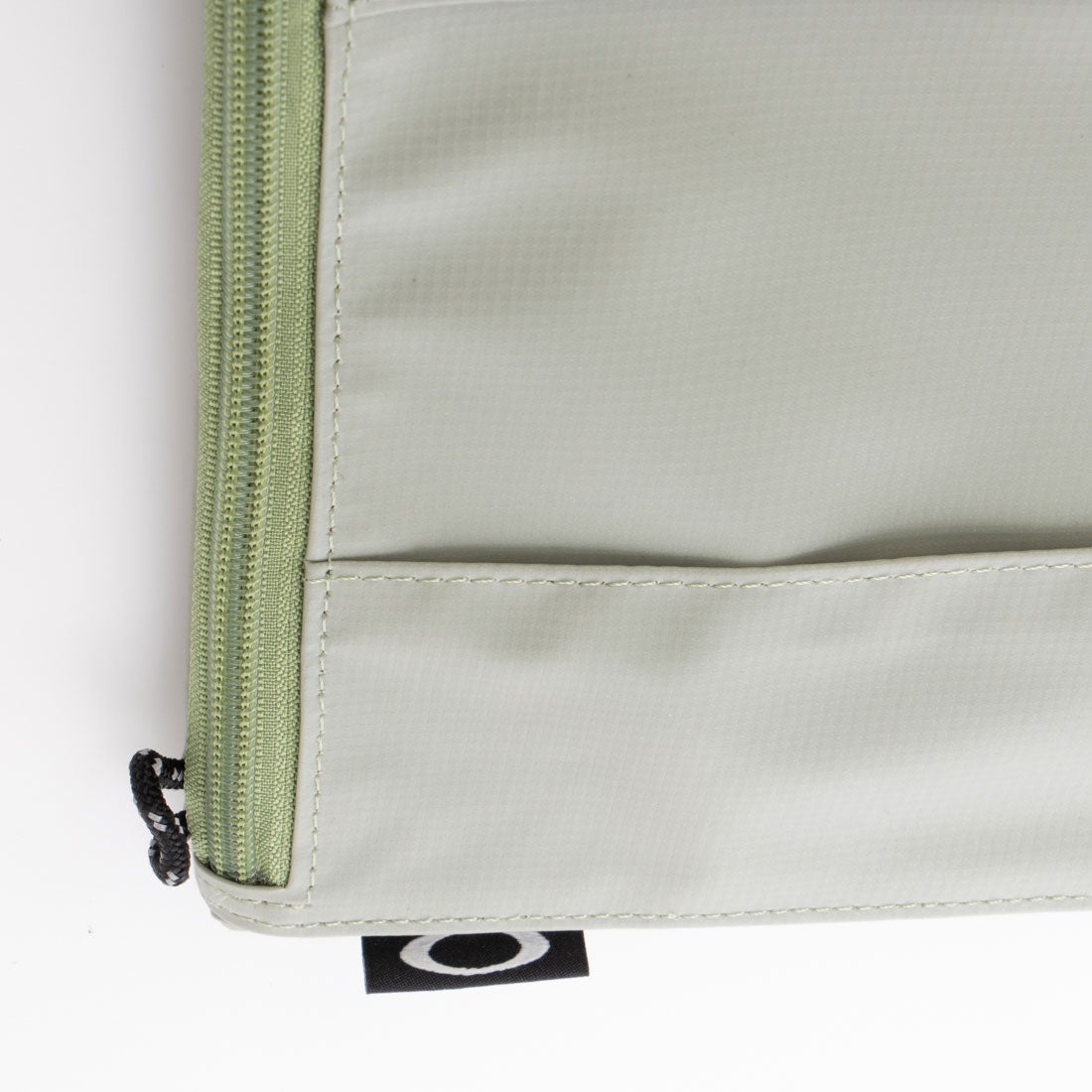 オークリー OAKLEY ショルダーバッグ ESSENTIAL OD FOLD BAG 5.0 FOS900671 （グリーン） -ファッション通販  FASHION WALKER