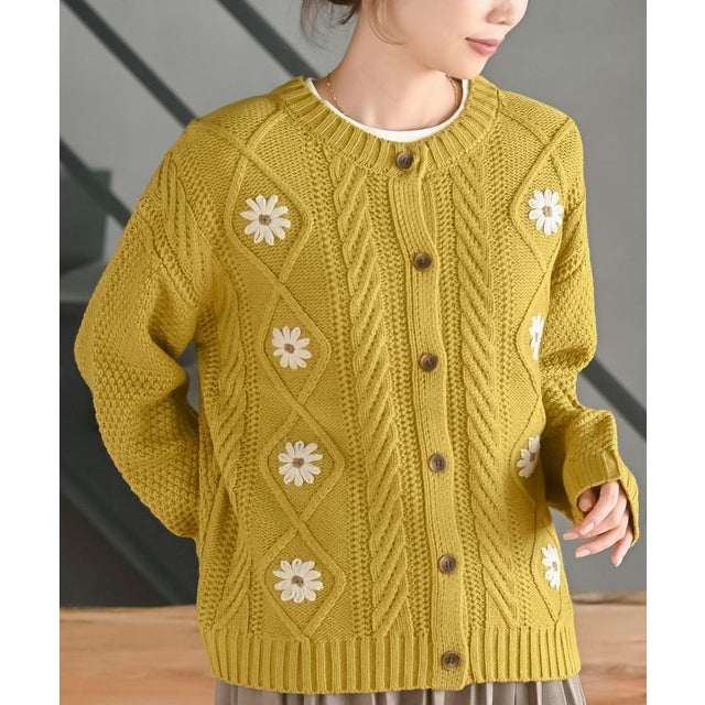 フラワー刺繍クルーネックケーブルニットカーデ （マスタード）