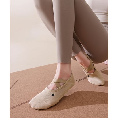 オシャレボ OSYAREVO 【ネット限定】ヨガ ピラティス ソックス 靴下 5本指 リブ スリークォーター yoga （グレイッシュベージュ）｜詳細画像