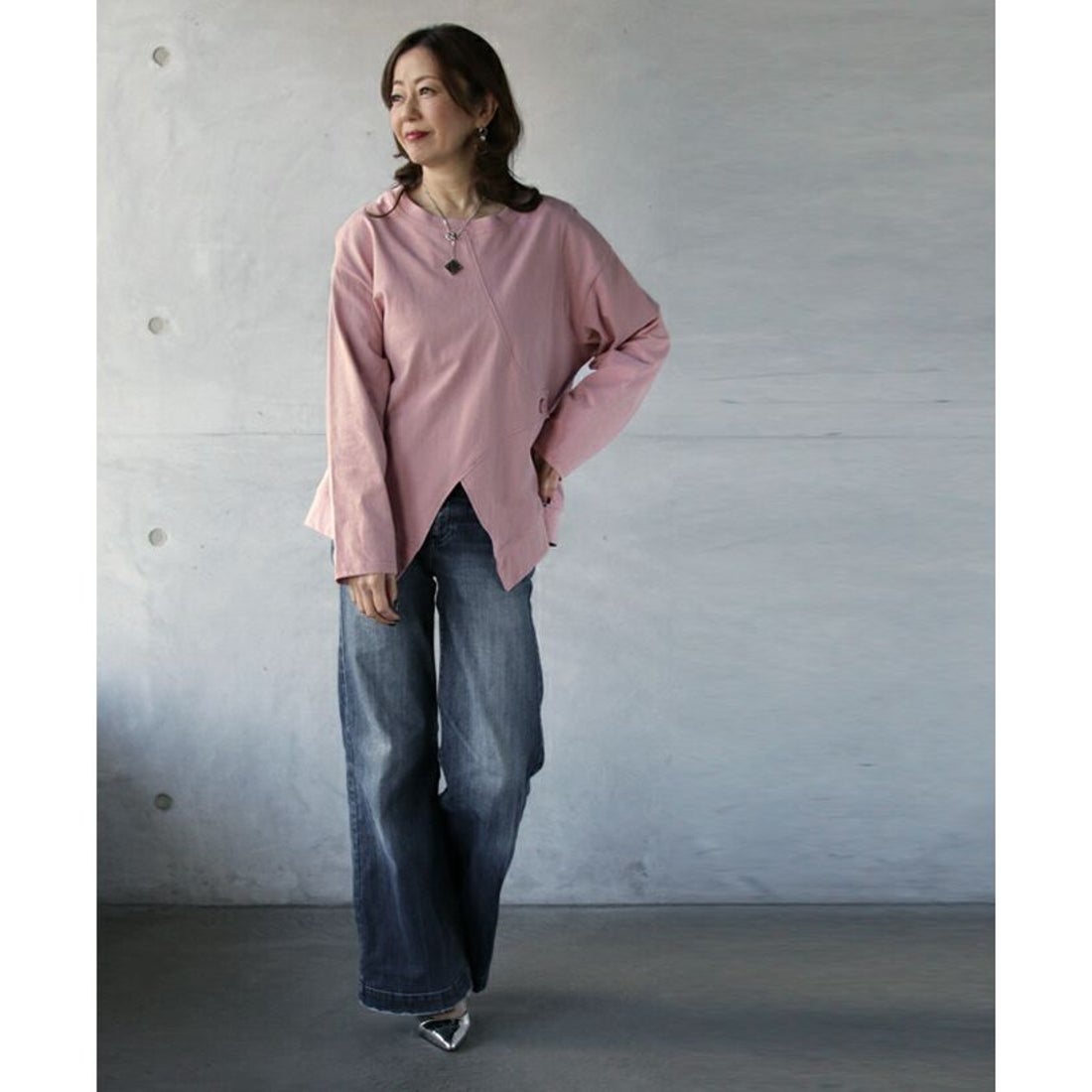 オトナ OTONA 大人女性のための スモーキーなピンク Tシャツトップス