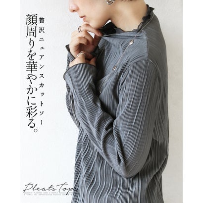 顔周りを華やかに彩る。贅沢ニュアンスカットソー （グレー）｜詳細画像
