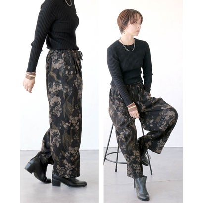 花柄をクールに纏う。甘さを抑えた大人のモードデニムワイドパンツ （ブラック）｜詳細画像