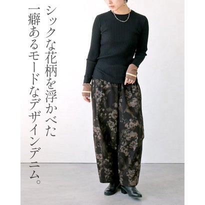 花柄をクールに纏う。甘さを抑えた大人のモードデニムワイドパンツ （ブラック）｜詳細画像