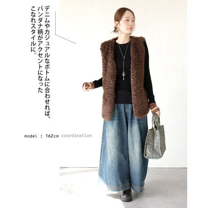 大人の装いに、柄をひとさじ。バンダナ柄 2WAYバッグ  （カーキ）｜詳細画像