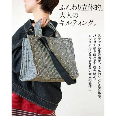 大人の装いに、柄をひとさじ。バンダナ柄 2WAYバッグ  （カーキ）｜詳細画像