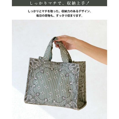 大人の装いに、柄をひとさじ。バンダナ柄 2WAYバッグ  （カーキ）｜詳細画像