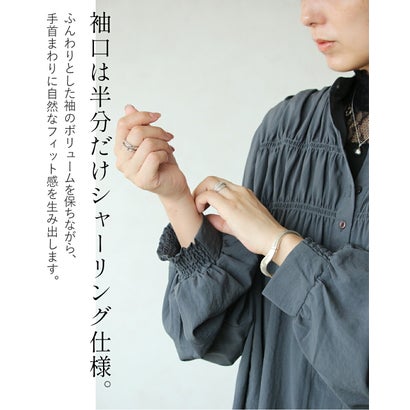 チュニック美しいギャザーで魅せる。大人のこなれチュニックブラウス （チャコールグレー）｜詳細画像
