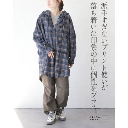 オトナ OTONA さりげないロゴ使いで差をつける。大人のチェックフードシャツ （ブルー）｜詳細画像