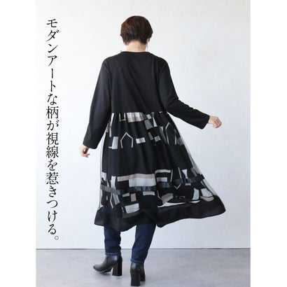 オトナ OTONA 幾何学アート柄が視線を惹く。大人の華やぎドッキングワンピース （ブラック）｜詳細画像