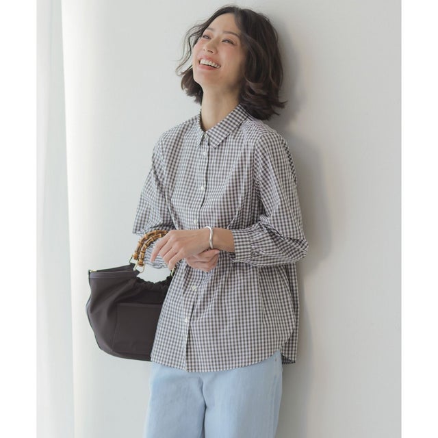 【WEB限定カラーあり】コンパクトエステネージュ シャーリング シャツ ブラウス （ブラウンギンガム系）