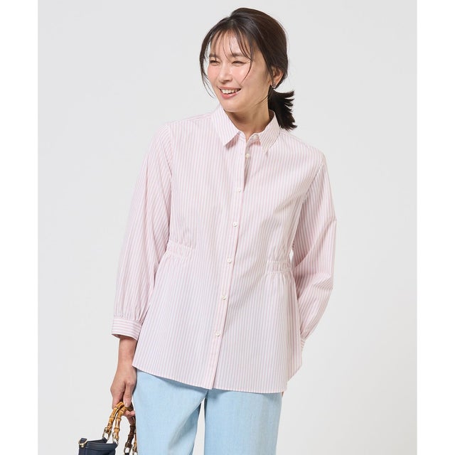 【WEB限定カラーあり】コンパクトエステネージュ シャーリング シャツ ブラウス （ピンクストライプ系）