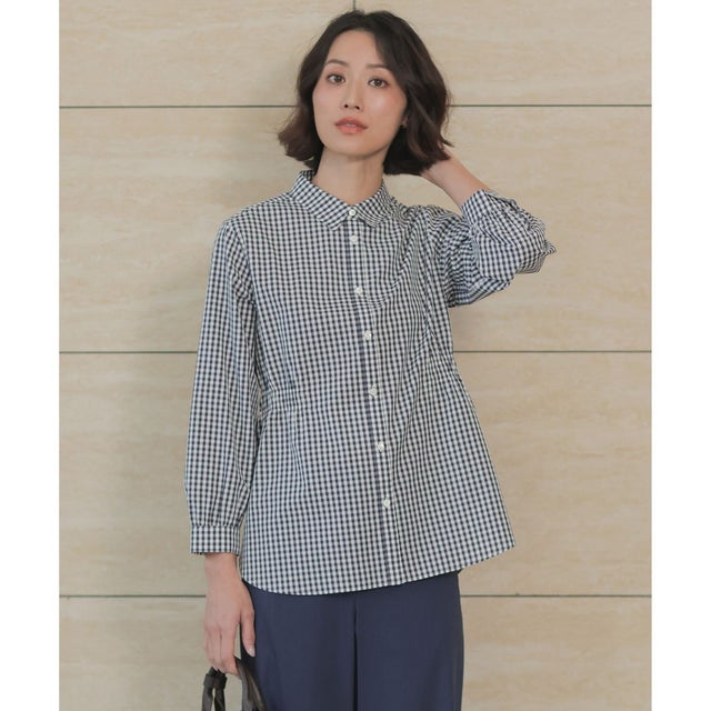 【WEB限定カラーあり】コンパクトエステネージュ シャーリング シャツ ブラウス （ネイビーギンガム系）