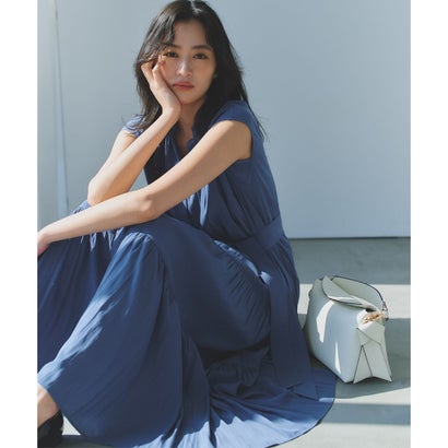 【加藤ローサさん着用・WEB限定】ギャザーライトデシン ティアードワンピース （ダルブルー系）｜詳細画像