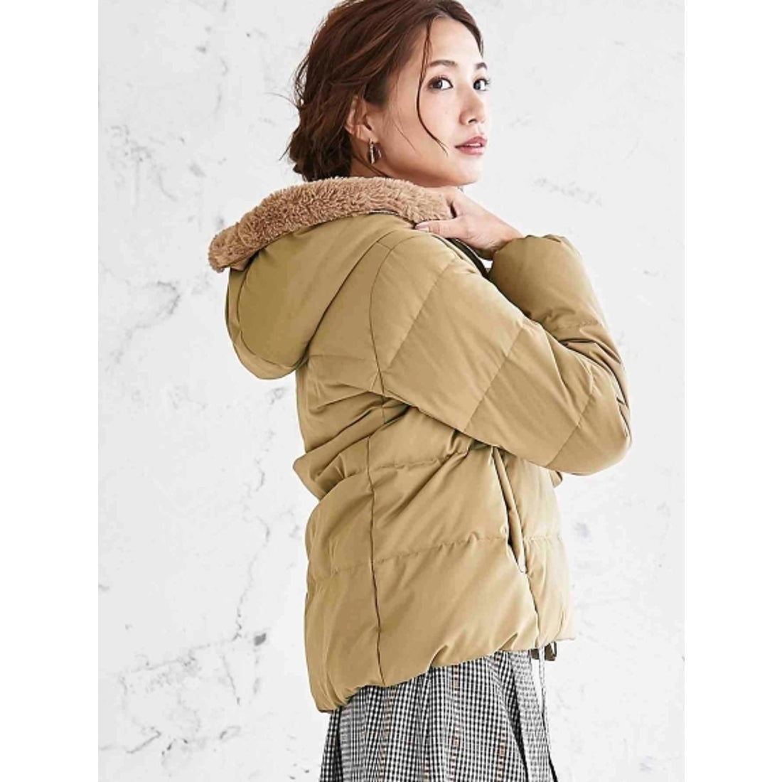 Perle Peche ファーフードショートダウン （ネイビー） -ファッション 