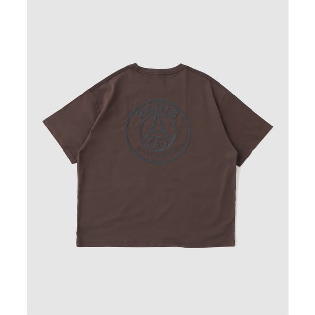 《追加》【/ パリ・サン＝ジェルマン】 JP BACK EMBLEM TEE（ブラウン）