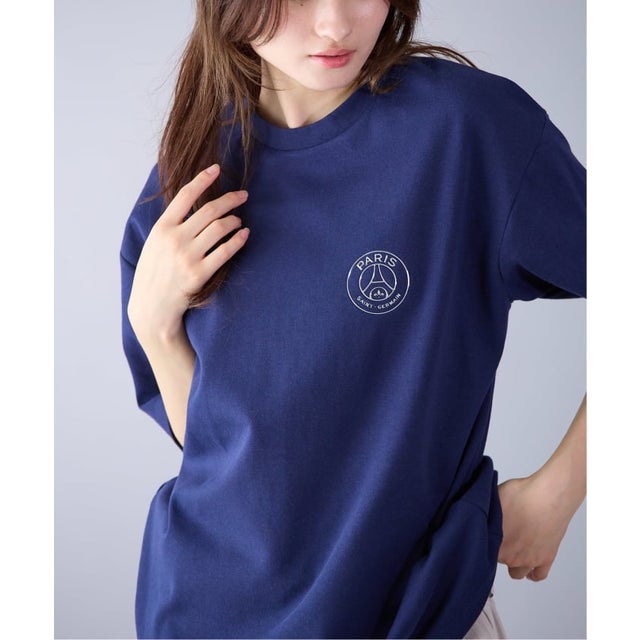 【/ パリ・サン＝ジェルマン】JP METALLIC LOGO TEE（ネイビー）