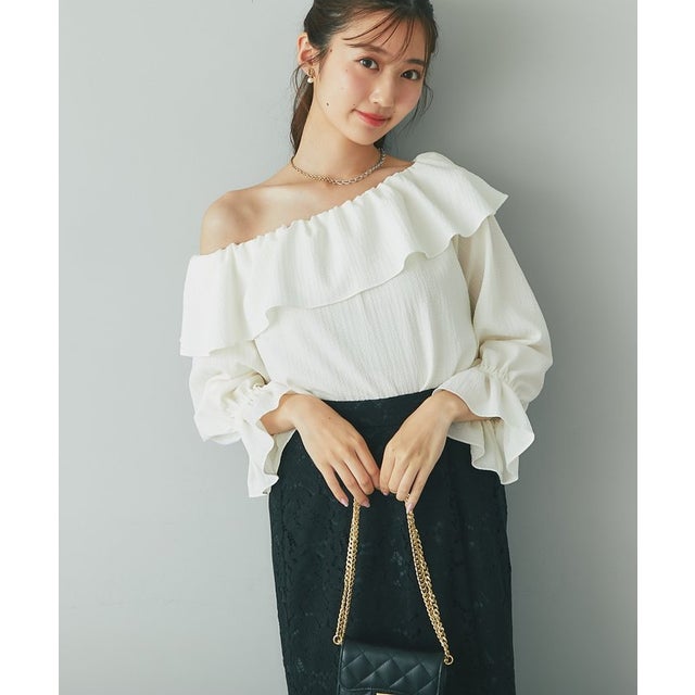 【La boutique BonBon】アシメワンショルブラウス （offwhite）