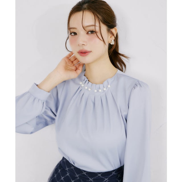 パール付きタック入りブラウス