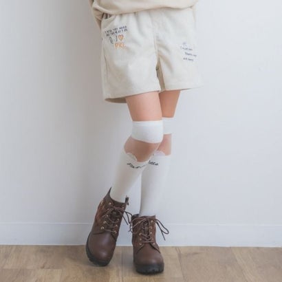 ピンク ラテ PINK-latte レタリング刺繍コーデュロイショートパンツ （チャコール）｜詳細画像