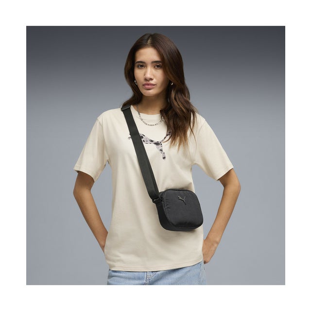 ウィメンズポップ クロスボディ バッグ 1L POP Crossbody Bag （Black-Puma Script AOP）