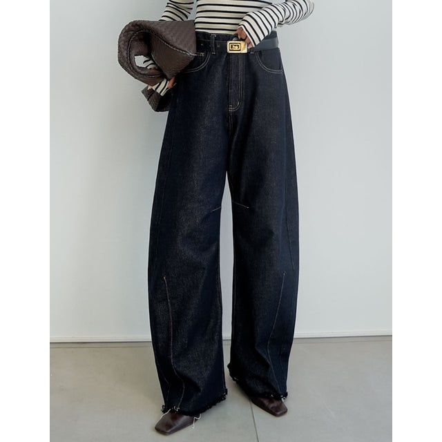 [DENIM COLLECTION][販売枚数9万枚突破] [トレンドNo.1デニム][全骨格美脚見えシルエット][サイズ別/身長別画像あり][低身長/高身長/大きいサイズ有]裾フリンジバレルレッグデニムパンツ（ワンウォッシュネイビー）