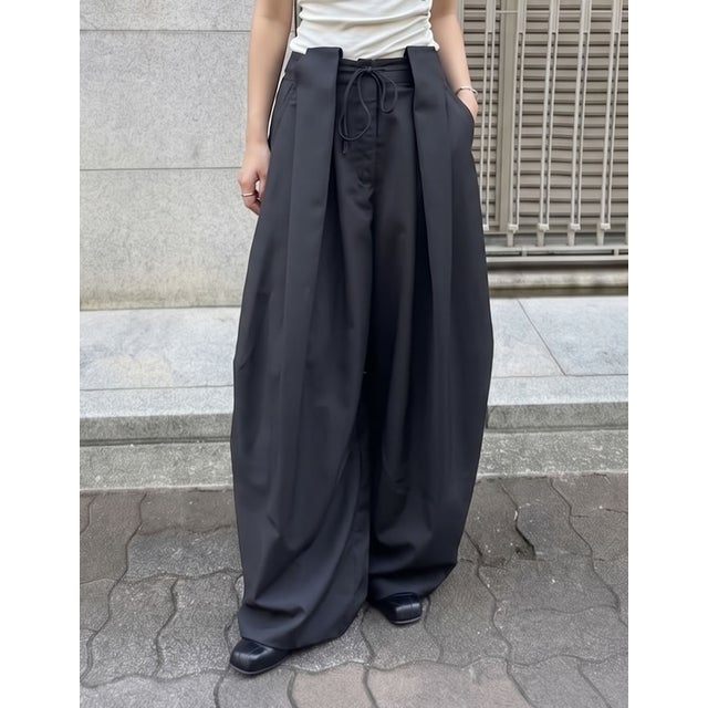 タックベルトループコクーンワイドパンツ （ブラック）