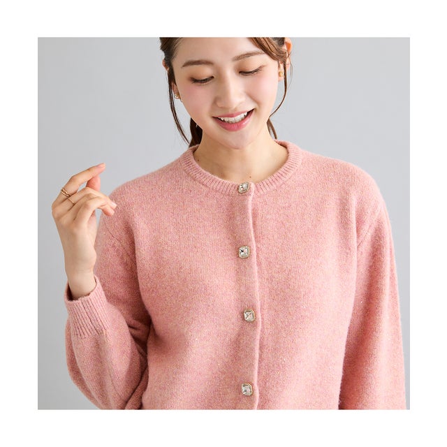 【WEB限定カラー有】飾りボタン付きフラワースパンコールニットカーディガン （ピンク）