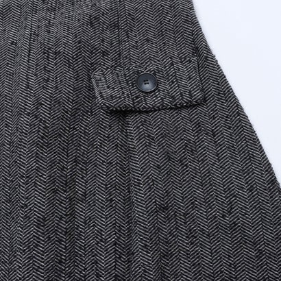 ヘリンボーンVネックフレアノースリワンピース （var.Nero）｜詳細画像