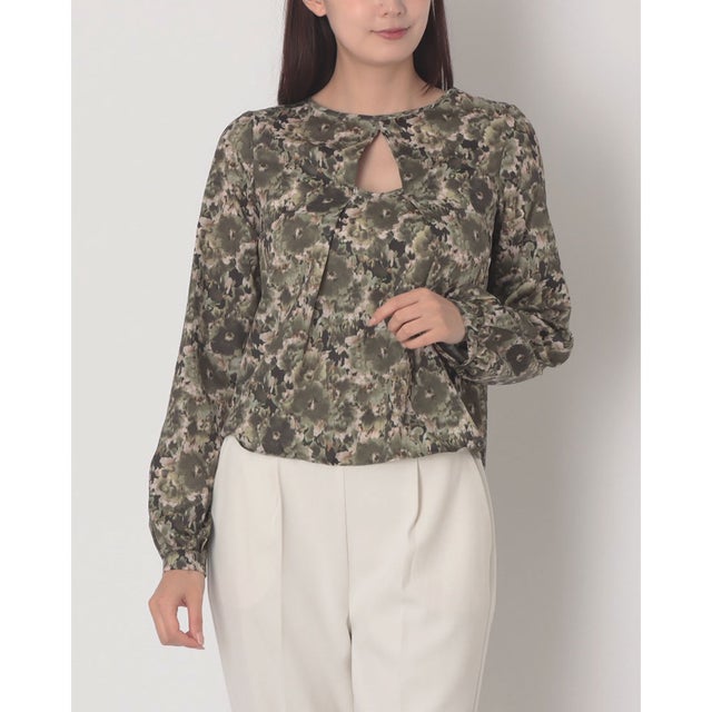 胸元デザインフラワーブラウス （var.Verde Militare）