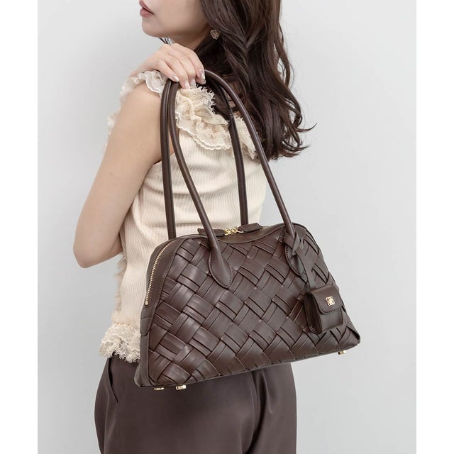 編み込みデザインショルダーバッグ （BROWN）