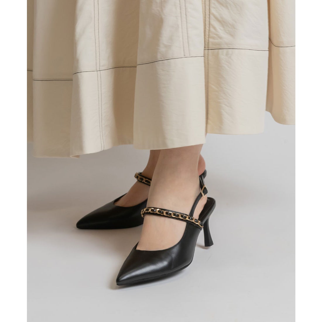 ランダ RANDA チェーンパーツバックストラップパンプス （BLACK