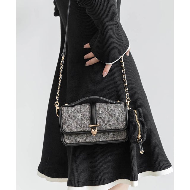 【Heart Collection】ファーポーチ付きラメツイードスマホショルダー （BLACK）