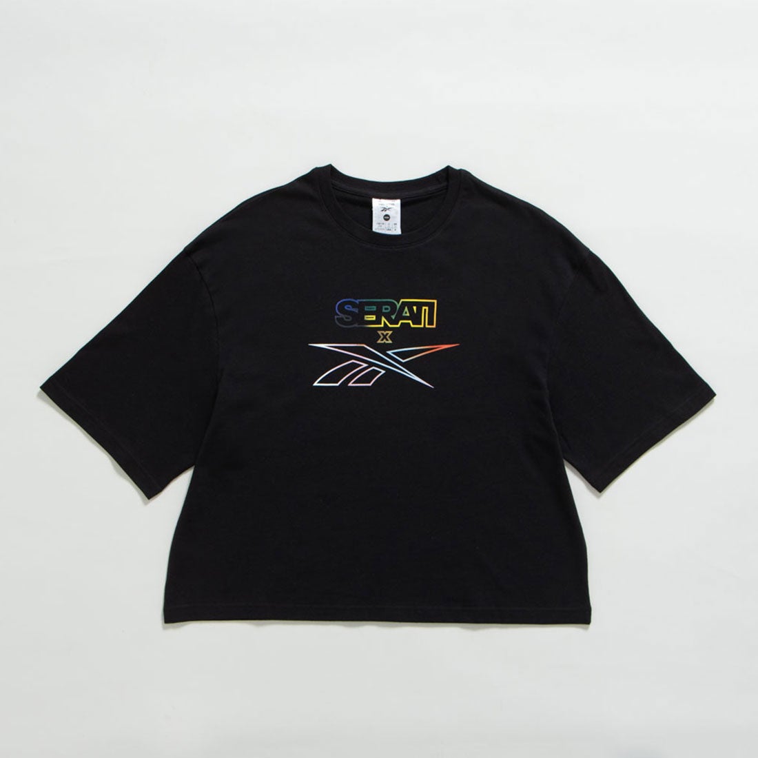 プライド グラフィック Tシャツ / Nao Serati Pride Graphic Tee （ブラック） -Reebok 公式オンラインショップ