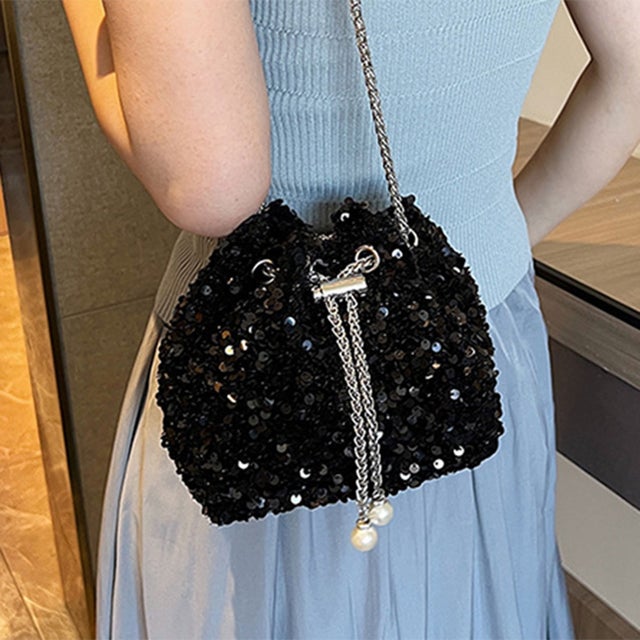 ショルダーバッグ レディース 小さめ 黒 シルバー 軽い おしゃれ ミニ 肩掛け 斜め掛け パーティー 結婚式 スパンコール 高見え 巾着バッグ 浴衣 普段使い バケットバッグ （ブラック）