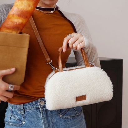 ショルダーバッグ レディース 小さめ ボア 2way ミニバッグ 斜めがけ ハンドバッグ 大人 上品 軽量 おしゃれ 秋冬 旅行 異素材 合皮 （ブラウン）｜詳細画像