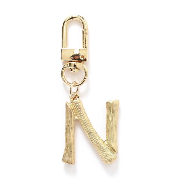 チャーム バッグチャーム キーホルダー アルファベット イニシャル レディース アクセサリー 木 文字 レトロ プレゼント ゴールド 韓国ファッション チンチャコリア （N）