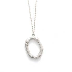 シルバーアルファベットウッドモチーフネックレス レディース アクセサリー アクセ 雑貨 小物 木 文字 英語 イニシャル ネームメタリック メタル アンティーク調 （O）