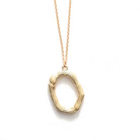 ゴールドアルファベットウッドモチーフネックレス レディース アクセサリー アクセ 雑貨 小物 木 文字 英語 イニシャル ネームメタリック メタル アンティーク調 （O）