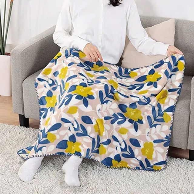 ブランケット おしゃれ ひざ掛け 薄手 小さめ 70×100cm 冬 膝掛け 防寒 肩掛け 毛布 暖かい 軽量 ふわふわ コンパクト オフィス （ベージュ）