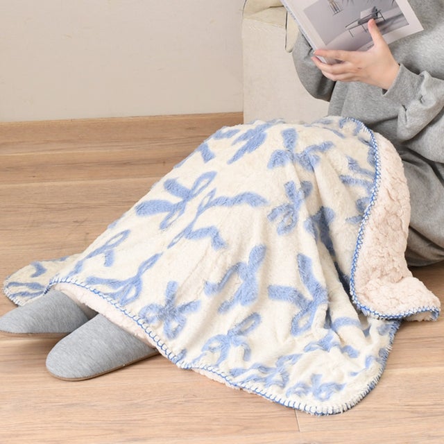 ブランケット おしゃれ ひざ掛け 北欧 冬 膝掛け 厚手 小さめ ポンチョ ボレロ メルティリボン 毛布 暖かい 70×100cm 洗える （アイボリー）