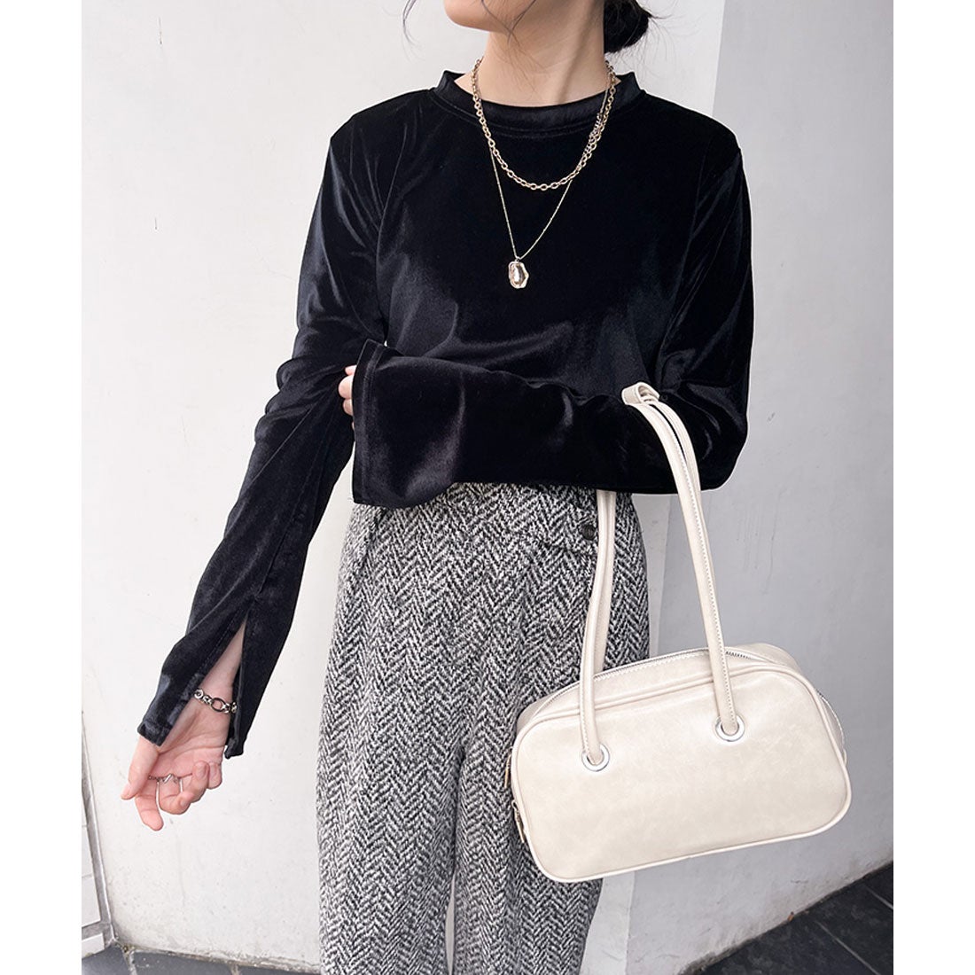 リアルスタイル REAL STYLE ベロア トップス レディース 長袖 秋 冬 ロンT Tシャツ カットソー ショート丈 インナー 薄手 おしゃれ 可愛い 防寒 肩パッド 肩パット ブラック -靴 ファッション通販 自宅で試着 気軽に返品