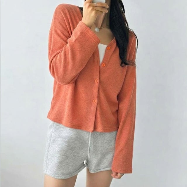 カーディガン レディース 秋 冬 ニット 薄手 ゆったり 大きめ 長袖 Vネック 洗える 無地 おしゃれ きれいめ オフィス 暖かい 防寒 韓国ファッション チンチャコリア （オレンジ）