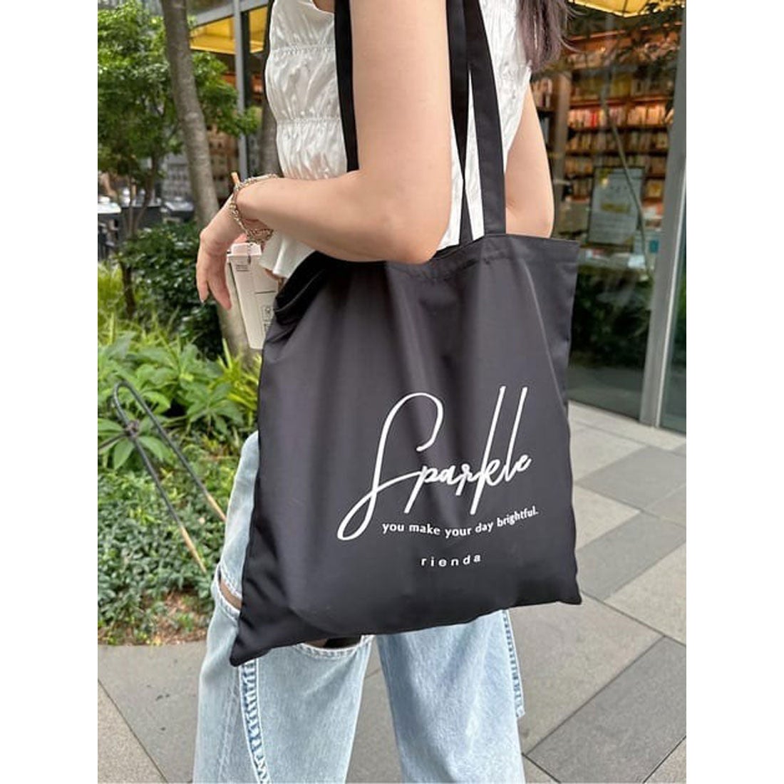 riendaプリントトートバッグ BLK -靴＆ファッション通販 ロコンド