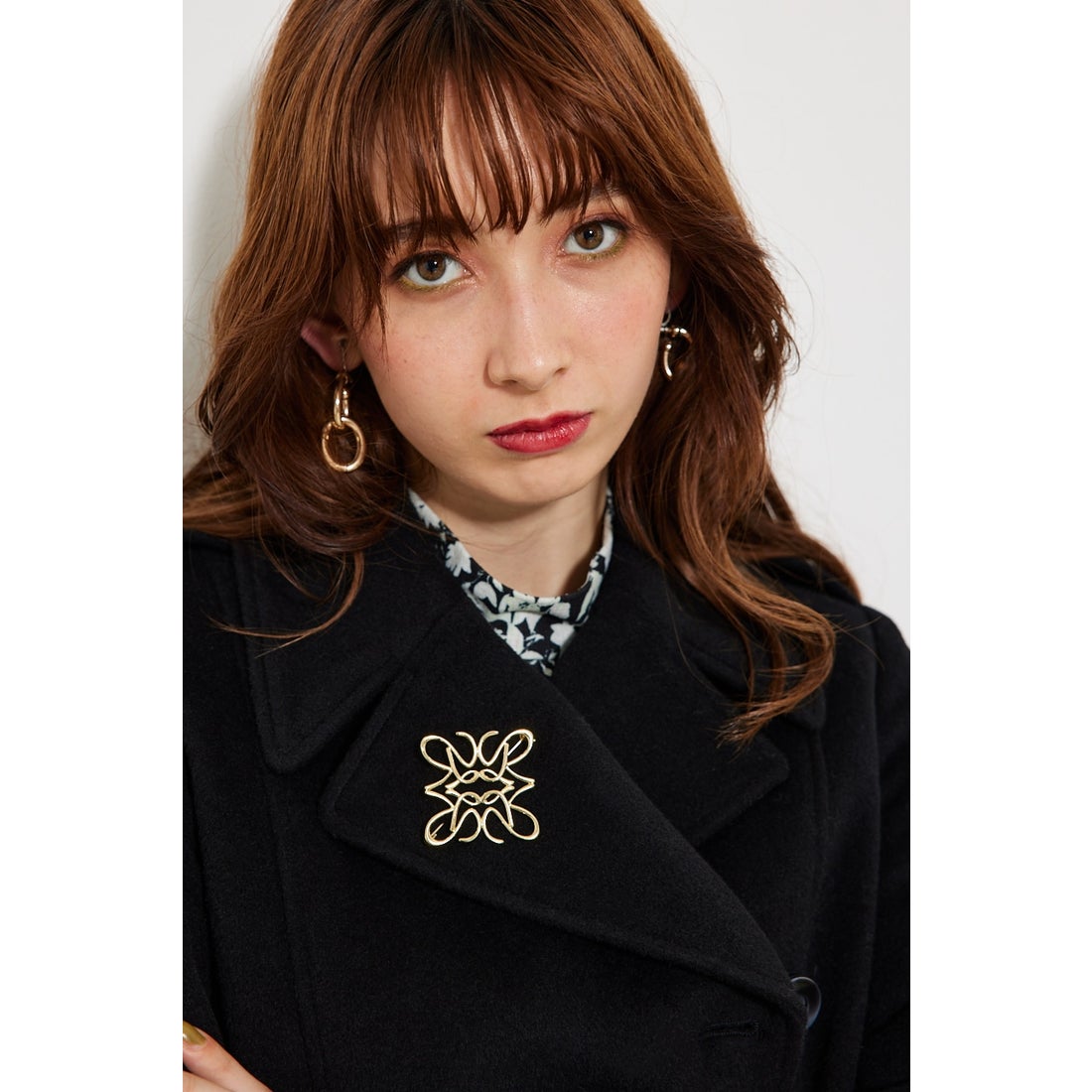 rienda Rロゴブローチ GLD -ファッション通販 FASHION WALKER