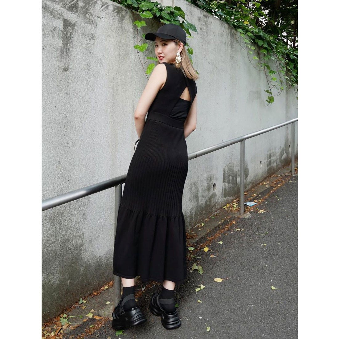 rienda バックオープンチェンジプリーツKnit OP BLK -靴＆ファッション